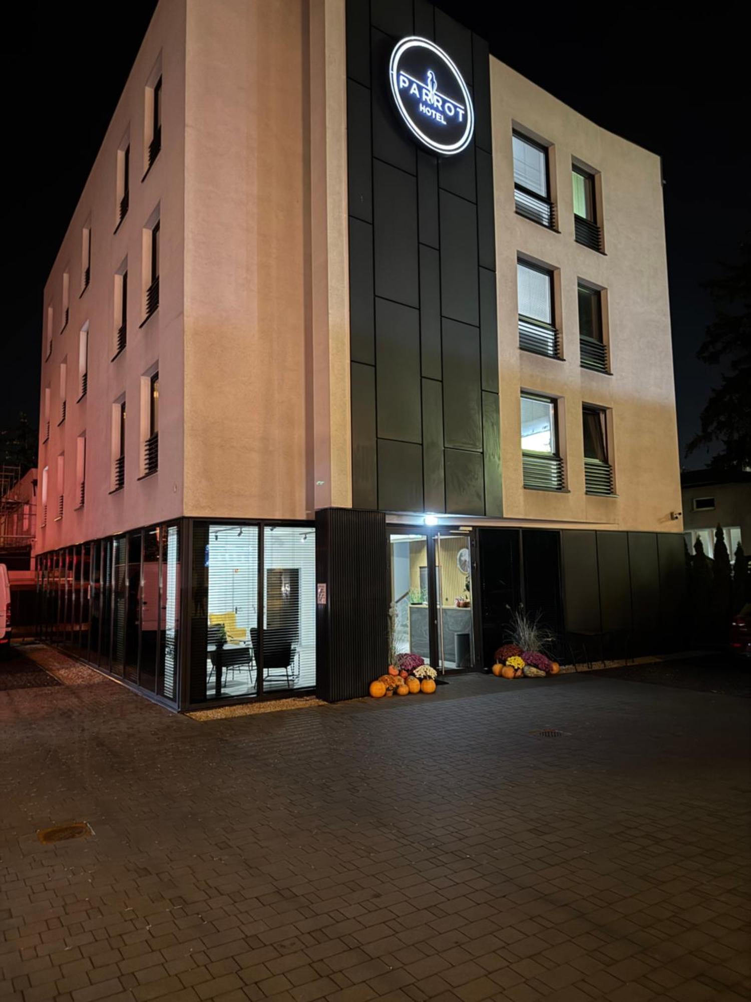Hotel Parrot Raszyn Exterior photo